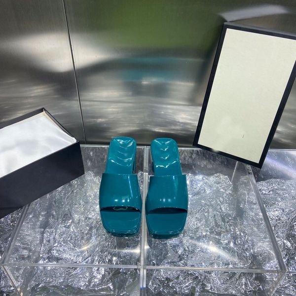designer ladies sandals, rubber-soled slippers, simple summer casual shoes, the highest quality, a variety of colors, size 35-40, Black
designer ladies sandals, rubber-soled slippers, simple summer casual shoes, the highest quality, a variety of colors, size 35-40, Black