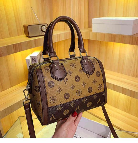 2022 factory wholesale advanced boston women's bag fashion versatile handbag leisure simple one shoulder messenger bag
2022 factory wholesale advanced boston women's bag fashion versatile handbag leisure simple one shoulder messenger bag