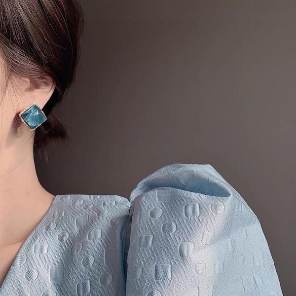 stud timeonly korean retro green blue color square earrings for women minimalist gold metal geometric oorbellen, Golden;silver
stud timeonly korean retro green blue color square earrings for women minimalist gold metal geometric oorbellen, Golden;silver