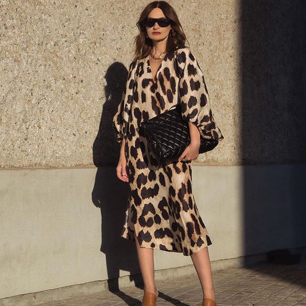 women casual dress autumn leopard printed dresses v-neck loose retro lantern sleeve long skirt side slit summer fashion one-piece, Black;gray
women casual dress autumn leopard printed dresses v-neck loose retro lantern sleeve long skirt side slit summer fashion one-piece, Black;gray
