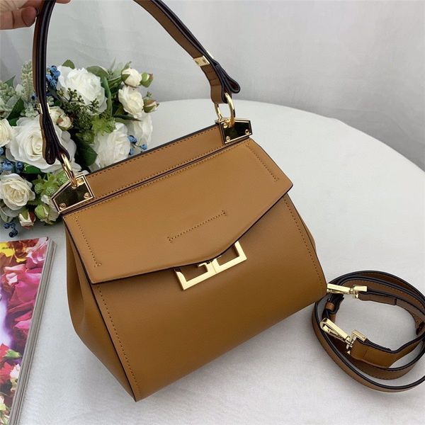 new cowhide solid color bag fashion lady exquisite handbag luxury style messenger bag 9939, Black;red
new cowhide solid color bag fashion lady exquisite handbag luxury style messenger bag 9939, Black;red