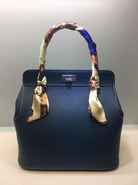 kafunila 2020 women genuine leather designer brand lock bucket hasp luxury handbags crossbody purse messenger shoulder tote bags
kafunila 2020 women genuine leather designer brand lock bucket hasp luxury handbags crossbody purse messenger shoulder tote bags