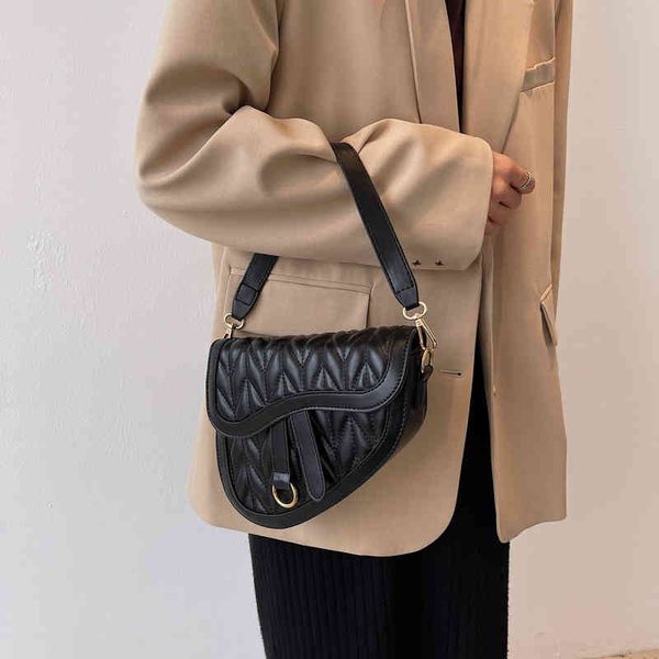 2022 factory wholesale new french texture small women's summer korean version single shoulder foreign style fashion messenger bag saddl
2022 factory wholesale new french texture small women's summer korean version single shoulder foreign style fashion messenger bag saddl