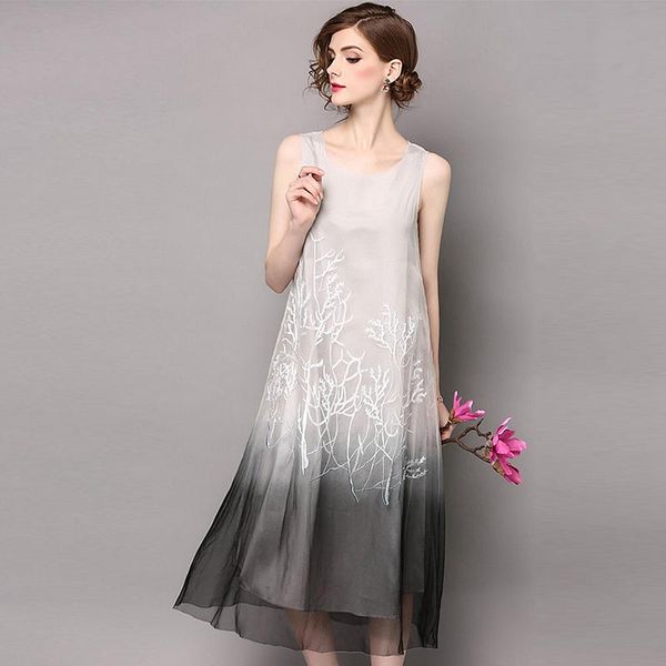 casual dresses 100% silk dress women embroidery gradient design o neck sleeveless lightweight fabric straight elegant fashion 2021, Black;gray
casual dresses 100% silk dress women embroidery gradient design o neck sleeveless lightweight fabric straight elegant fashion 2021, Black;gray