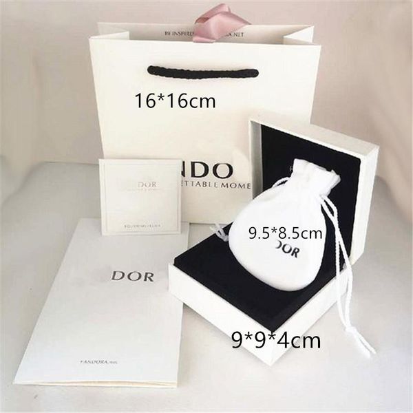 applicable to brand logo elements jewelry velvet bag handbag packaging bracelet necklace box gift set earrrngs fashion jewelry, Pink;blue
applicable to brand logo elements jewelry velvet bag handbag packaging bracelet necklace box gift set earrrngs fashion jewelry, Pink;blue