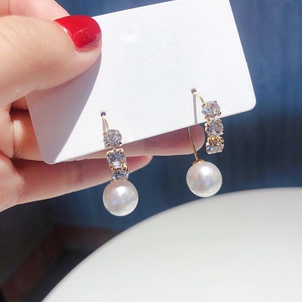 2020 fashion pearl water drop earrings modelling design simple temperament geometric metal crystal women drop earrings new, Silver
2020 fashion pearl water drop earrings modelling design simple temperament geometric metal crystal women drop earrings new, Silver