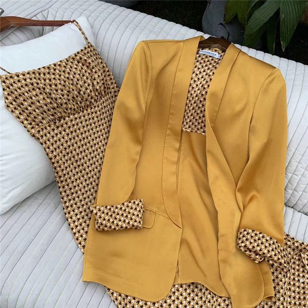 2021 new dressed as woman of large size 100kg sister fat autumn temperamental suit small jacket with cabresto even a set bnr7, White;black
2021 new dressed as woman of large size 100kg sister fat autumn temperamental suit small jacket with cabresto even a set bnr7, White;black