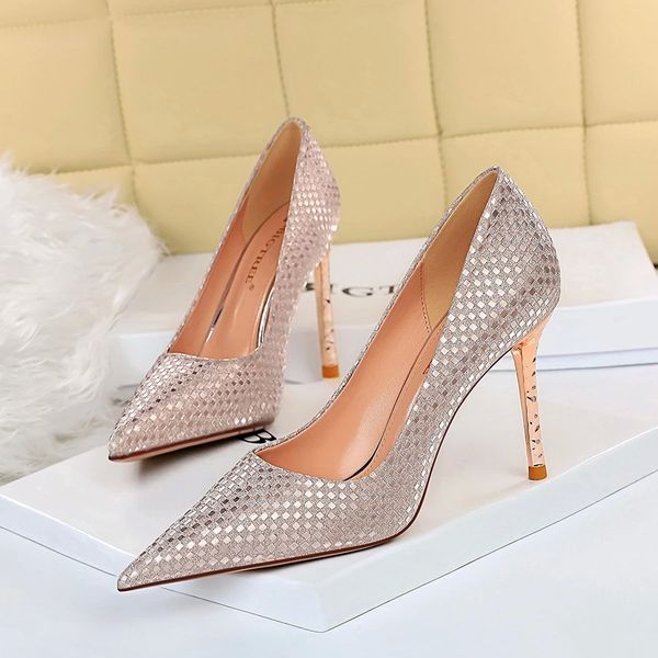 bigtree 2020 women shoes fashion nightclub high heels women party shoes pointed toe sequins metal thin heels #ni90, Black
bigtree 2020 women shoes fashion nightclub high heels women party shoes pointed toe sequins metal thin heels #ni90, Black