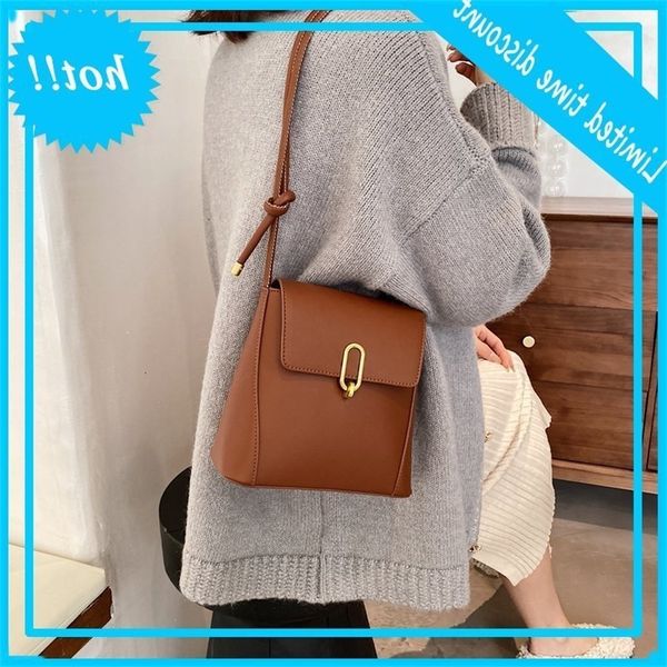 texture small square women's new fashion in autumn and winter 2020 simple messenger solid color shoulder bag
texture small square women's new fashion in autumn and winter 2020 simple messenger solid color shoulder bag