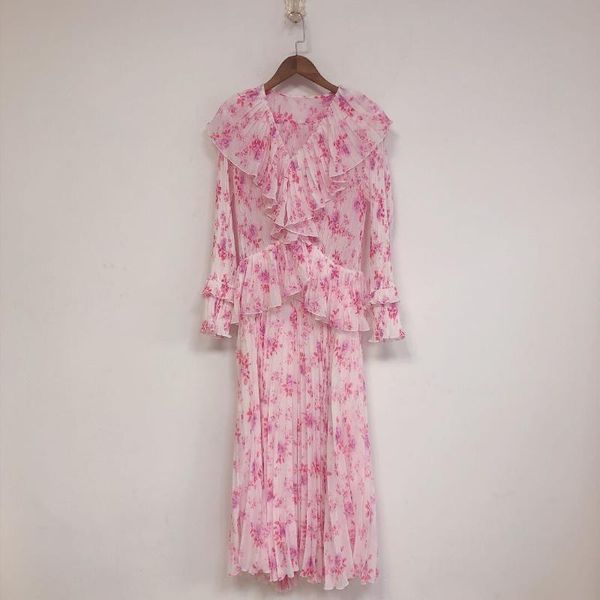 casual dresses 2021 early autumn product v-neck french design floral pleated dress, Black;gray
casual dresses 2021 early autumn product v-neck french design floral pleated dress, Black;gray
