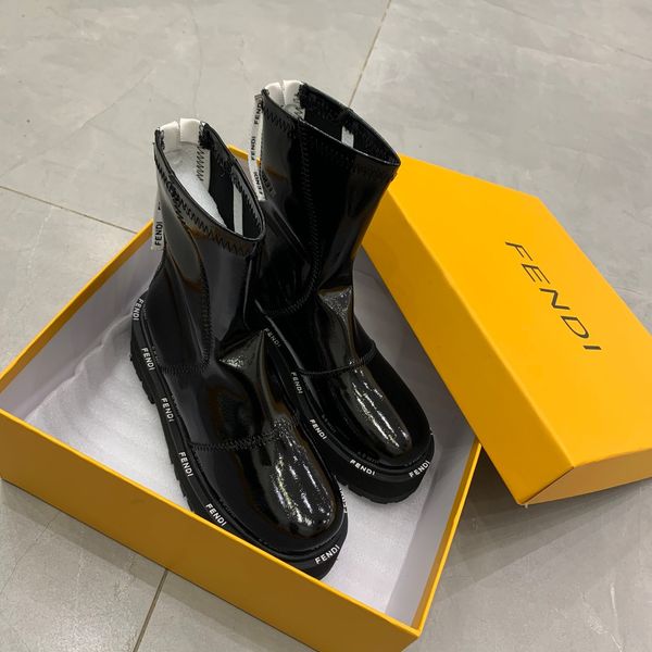 designer womens boots luxury black white letter printing back zipper patent leather round head with box size 35-40
designer womens boots luxury black white letter printing back zipper patent leather round head with box size 35-40