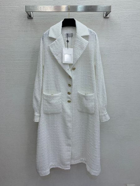 high end 2020 songxi same model opening gold button double pocket lapel long coat, White
high end 2020 songxi same model opening gold button double pocket lapel long coat, White