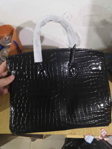 2021 cowskin alligator fashion bags shoulder bags 30cm 35cm women totes bright black lady genuine leather handbag with lock
2021 cowskin alligator fashion bags shoulder bags 30cm 35cm women totes bright black lady genuine leather handbag with lock