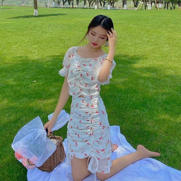 весна / лето 2020 вышивки embroiderynew таиланд моды бренда небольшого шнурок цветочных сетки с коротким рукавом квадратного воротником выши, Gray
весна / лето 2020 вышивки embroiderynew таиланд моды бренда небольшого шнурок цветочных сетки с коротким рукавом квадратного воротником выши, Gray