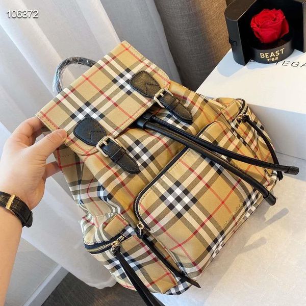 the original brand's classic pop-up check pattern, fashionable and exquisite all-around women's bag, shoulder bag and backp
the original brand's classic pop-up check pattern, fashionable and exquisite all-around women's bag, shoulder bag and backp