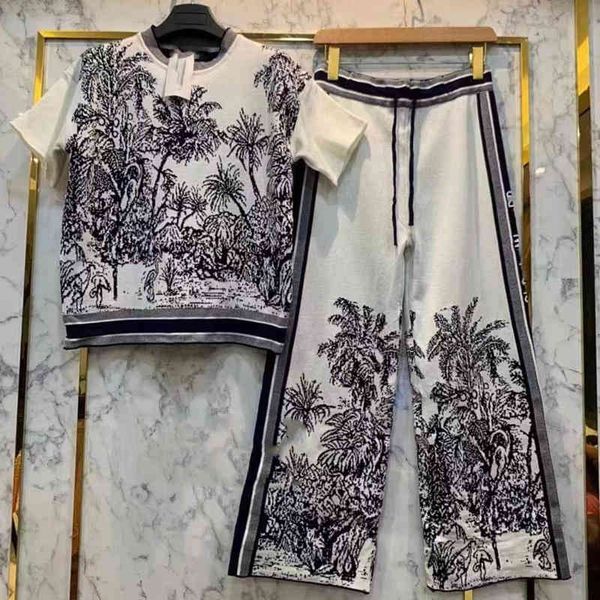 2022 factory wholesale new model summer loose short sleeve printed t-shirt + wide leg pants two piece set fashion suit 01, White
2022 factory wholesale new model summer loose short sleeve printed t-shirt + wide leg pants two piece set fashion suit 01, White