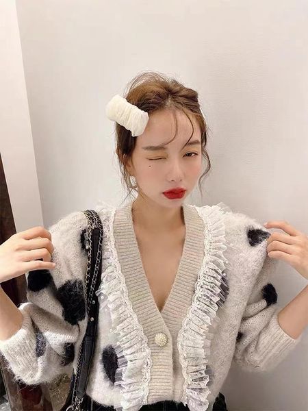 2020 autumn and winter new beaded lace patchwork loose polka dot knitted sweater coat women, White
2020 autumn and winter new beaded lace patchwork loose polka dot knitted sweater coat women, White