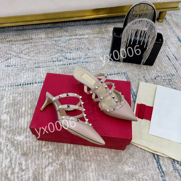 2021 new women's short casual shoes luxury increased classic leather non-slip fashion design yh211210, Red;white
2021 new women's short casual shoes luxury increased classic leather non-slip fashion design yh211210, Red;white