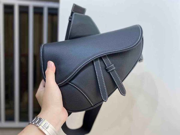 classic men chest bags retro saddle bag fashion men's shoulder bag three-dimensional jacquard canvas waist bag genuine leather
classic men chest bags retro saddle bag fashion men's shoulder bag three-dimensional jacquard canvas waist bag genuine leather