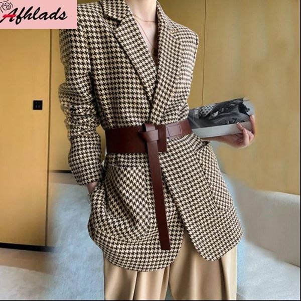 houndstooth woolen women's spring and autumn coats 2021 new long sleeved thick plaid notched collar vintage fashion outerwear, Black;brown
houndstooth woolen women's spring and autumn coats 2021 new long sleeved thick plaid notched collar vintage fashion outerwear, Black;brown