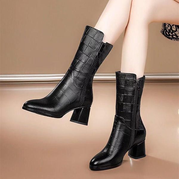 short boots woman 2021 mid calf boots women's winter shoes plush booties block heel side zipper female footware black
short boots woman 2021 mid calf boots women's winter shoes plush booties block heel side zipper female footware black