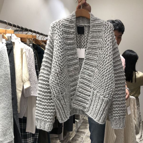 2021 new autumn and winter new korean net red design sense thick line sweater knitted cardigan women's jacket wlrl, White;black
2021 new autumn and winter new korean net red design sense thick line sweater knitted cardigan women's jacket wlrl, White;black