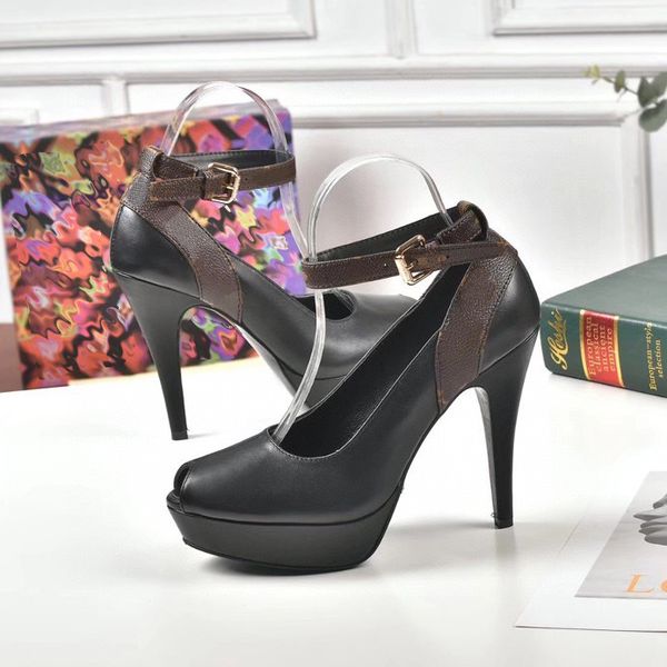 classic fashion slides sandals lady summer sandals designer metal buckle large size leather thick bottom high heeled women shoe bagshoe1978, Black
classic fashion slides sandals lady summer sandals designer metal buckle large size leather thick bottom high heeled women shoe bagshoe1978, Black