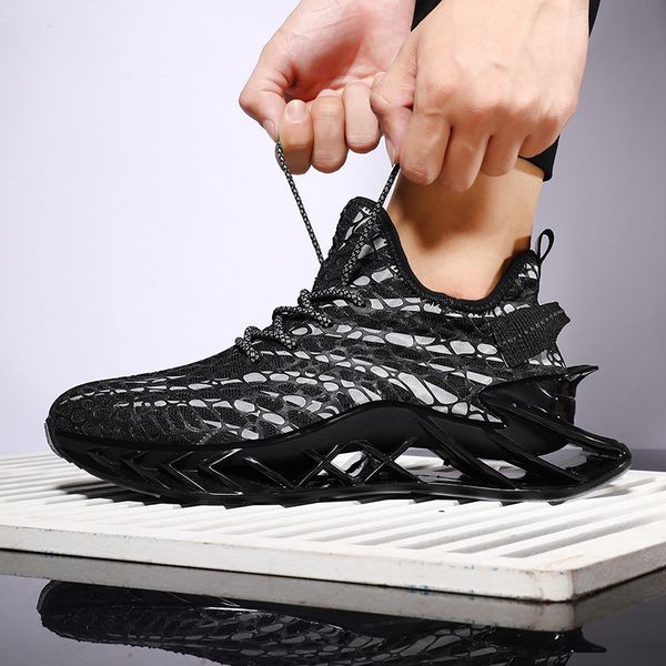 style new men's reflective rivet outdoor breathable trend fashion non-slip casual sports shoes zapatos hombre, Black;brown
style new men's reflective rivet outdoor breathable trend fashion non-slip casual sports shoes zapatos hombre, Black;brown