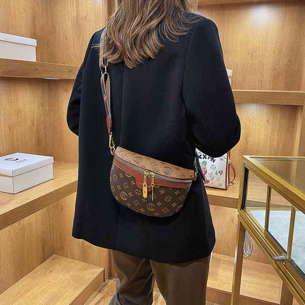 2022 factory wholesale new model texture women's inward printed simple wide shoulder belt shell waist bag, Black;red
2022 factory wholesale new model texture women's inward printed simple wide shoulder belt shell waist bag, Black;red