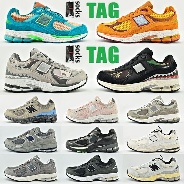 wholesale fashion women mens running shoes 2002r 2002 r with socks protection pack phantom sea salt black white rain cloud grey atlas lemon
wholesale fashion women mens running shoes 2002r 2002 r with socks protection pack phantom sea salt black white rain cloud grey atlas lemon