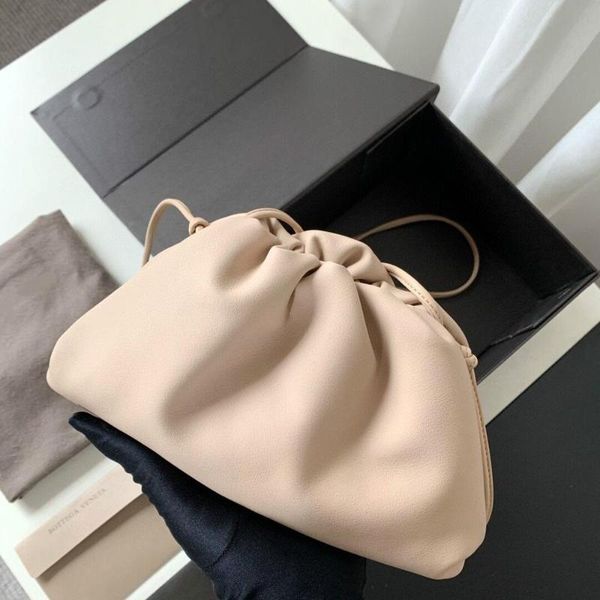 2020 22cm day clutch women purse clip cloud shoulder bag fashion hand bag genuine leather women bags designer
2020 22cm day clutch women purse clip cloud shoulder bag fashion hand bag genuine leather women bags designer