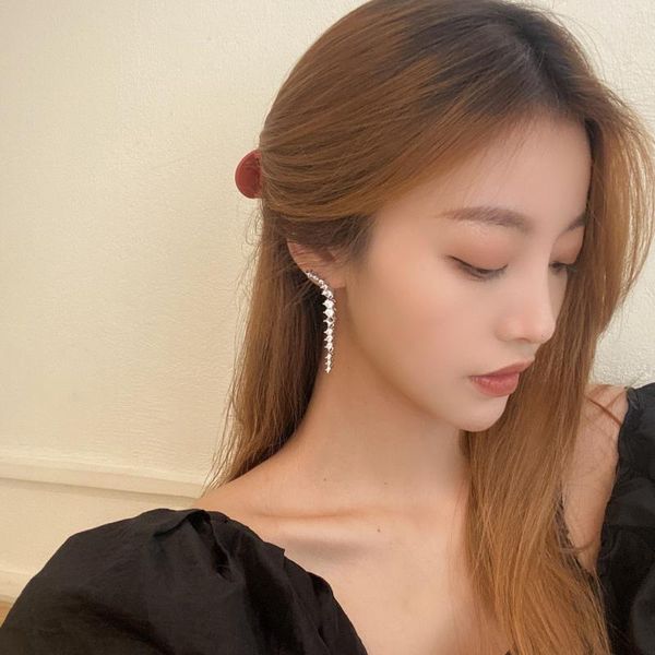 hoop & huggie light luxury high-quality version full body sterling silver imported zircon long temperament heavy industry earrings, Golden;silver
hoop & huggie light luxury high-quality version full body sterling silver imported zircon long temperament heavy industry earrings, Golden;silver