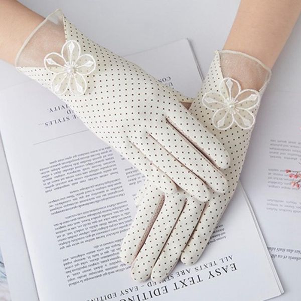 summer women uv sunscreen short sun female fashion ice silk lace driving of thin touch screen lady gloves
summer women uv sunscreen short sun female fashion ice silk lace driving of thin touch screen lady gloves