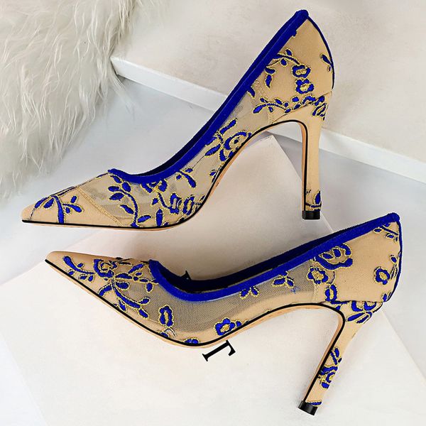 2020 women 9.5cm high heels bridal lace mesh pumps lady elegant summer embroider floral blue pumps heels female scarpins shoes, Black
2020 women 9.5cm high heels bridal lace mesh pumps lady elegant summer embroider floral blue pumps heels female scarpins shoes, Black