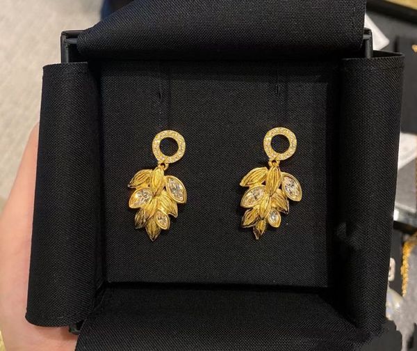 sell christmas gold leaf stud hoop earrings orecchini for lady women party wedding lovers gift engagement jewelry with box lz, Golden;silver
sell christmas gold leaf stud hoop earrings orecchini for lady women party wedding lovers gift engagement jewelry with box lz, Golden;silver
