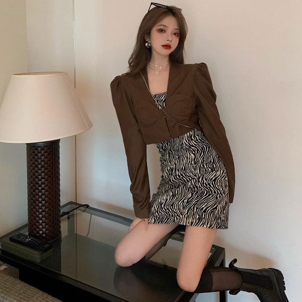 2020 autumn new short style suit coat + zebra print suspender dress set two piece women's wear
2020 autumn new short style suit coat + zebra print suspender dress set two piece women's wear