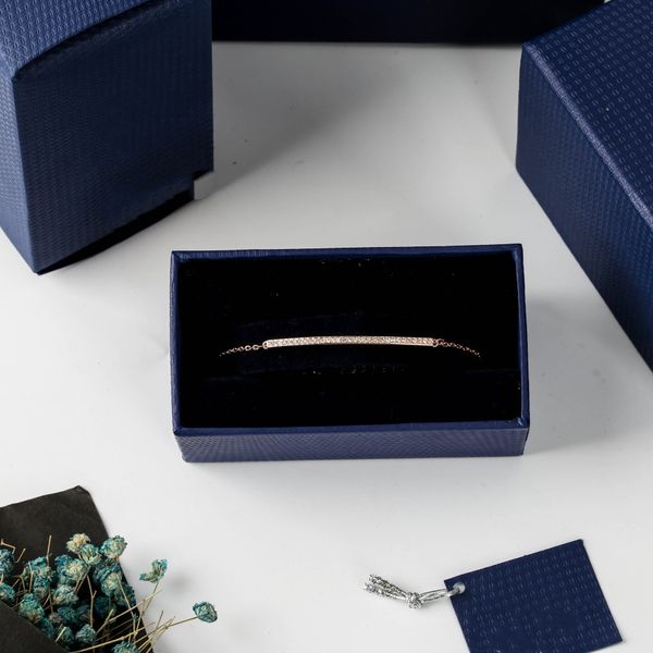 2020 new women's bracelet jewelry delicate lines simple and implicit simple lines inject subtle and meticulous atmosphere, Golden;silver
2020 new women's bracelet jewelry delicate lines simple and implicit simple lines inject subtle and meticulous atmosphere, Golden;silver