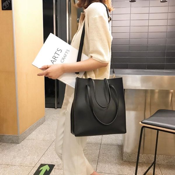 shoulder bags autumn and winter 2021 messenger bag leisure temperament large capacity solid color single simple women's
shoulder bags autumn and winter 2021 messenger bag leisure temperament large capacity solid color single simple women's