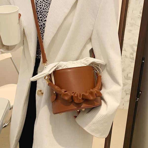 cross body handle bucket bags for women 2021 fashion pu leather shoulder bag female solid color crossbody tote
cross body handle bucket bags for women 2021 fashion pu leather shoulder bag female solid color crossbody tote