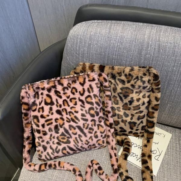 shoulder bags fashion autumn and winter leopard print plush lambswool handbag crossbody for women students soft strap
shoulder bags fashion autumn and winter leopard print plush lambswool handbag crossbody for women students soft strap