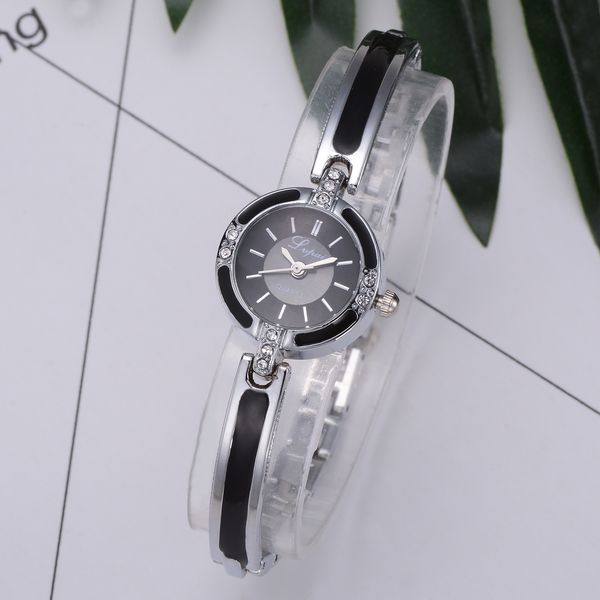 wholesale 30pcs mixed color fashion 22mm x 7mm 27g quartz ladies watch women's children's students watches casual wristwatches ch0, Slivery;brown
wholesale 30pcs mixed color fashion 22mm x 7mm 27g quartz ladies watch women's children's students watches casual wristwatches ch0, Slivery;brown