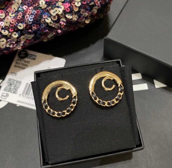 2022 charm stud earring small round shape with genuine leather for women wedding jewelry gift have box stamp ps7302, Golden
2022 charm stud earring small round shape with genuine leather for women wedding jewelry gift have box stamp ps7302, Golden