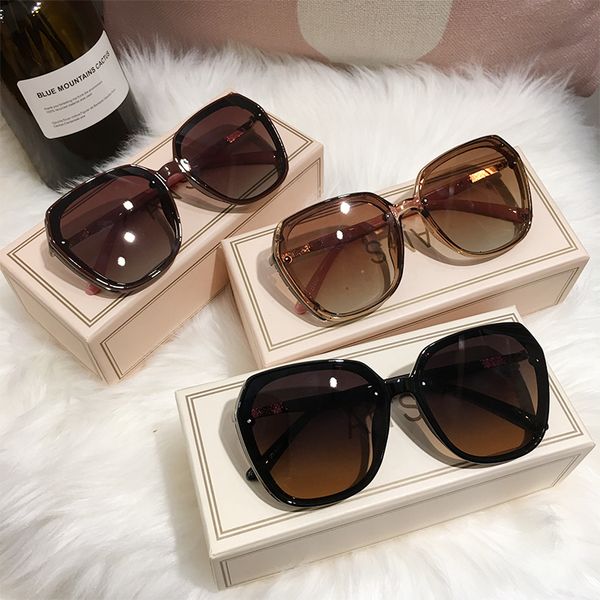 women's uv proof korean sunglasses 2019 new fashion round face slim elegant glasses, White;black
women's uv proof korean sunglasses 2019 new fashion round face slim elegant glasses, White;black