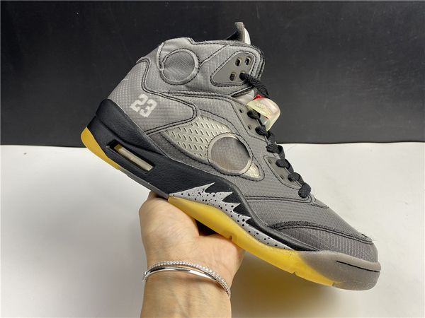 2020 new men 5s basketball shoes 5 black sports sneakers designer trainers with box
2020 new men 5s basketball shoes 5 black sports sneakers designer trainers with box
