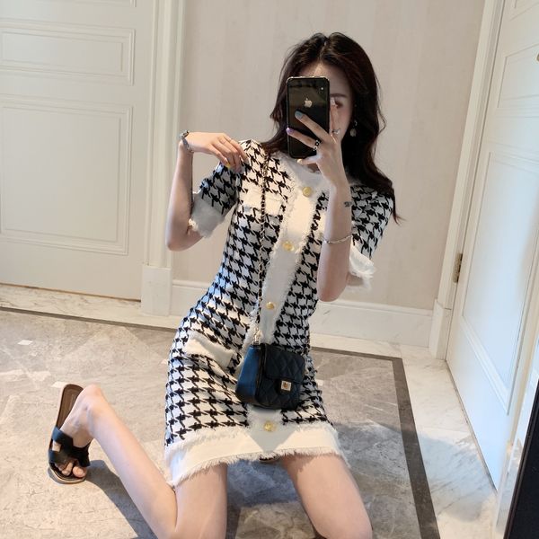 graceful and elegant black and white bird style single-breasted knitted 2020 autumn tassel slim dress dress dress bbbde, Black;gray
graceful and elegant black and white bird style single-breasted knitted 2020 autumn tassel slim dress dress dress bbbde, Black;gray