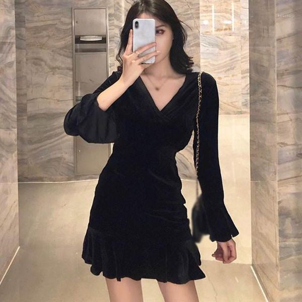 hepburn style dress solid color, stylish and simple temperament, small waist thin v-neck black dress1, Black;gray
hepburn style dress solid color, stylish and simple temperament, small waist thin v-neck black dress1, Black;gray