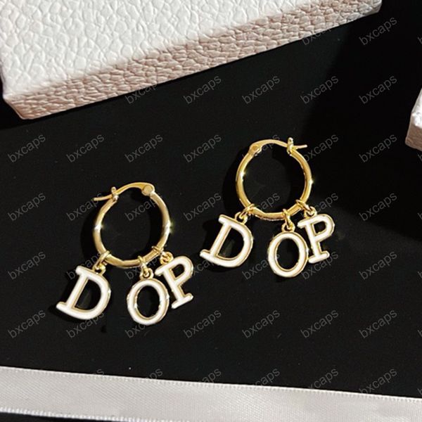 designer gold stud earrings for women hoop earring luxurys designers letter pendant studs love earrings gift wedding d2202282z, Golden;silver
designer gold stud earrings for women hoop earring luxurys designers letter pendant studs love earrings gift wedding d2202282z, Golden;silver