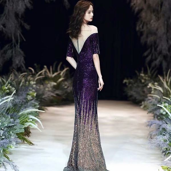 2021 "robe soiree", a new tule o-neck style clothed half dressed lantejoulas to ground" az27 evening, Black;red
2021 "robe soiree", a new tule o-neck style clothed half dressed lantejoulas to ground" az27 evening, Black;red