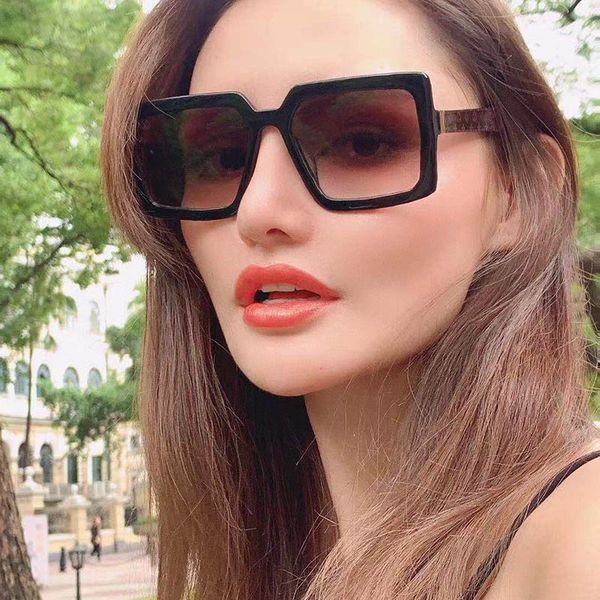 popular women fashion sunglasses square sunglasses z1602 fashion sunglasses full texture gold classic pattern on the legs highlights the br, White;black
popular women fashion sunglasses square sunglasses z1602 fashion sunglasses full texture gold classic pattern on the legs highlights the br, White;black