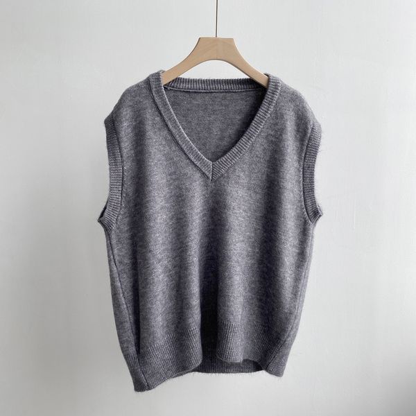 2021 new solid autumn with v-low female simple all-match sleeveless sweater vest 95oa, White;black
2021 new solid autumn with v-low female simple all-match sleeveless sweater vest 95oa, White;black